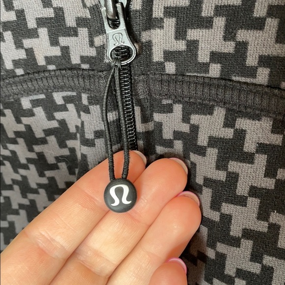 Lululemon Scuba Hoodie in Houndstooth - Picture 9 of 15